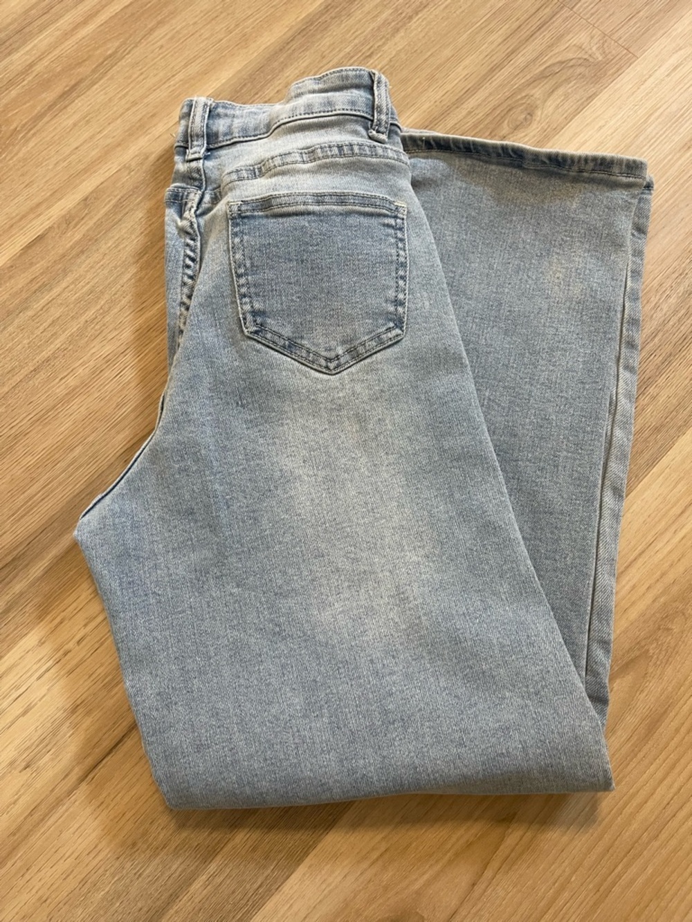 Women's Light Blue Boyfriend Jeans - Relaxed Fit Denim - Picture 2 of 5